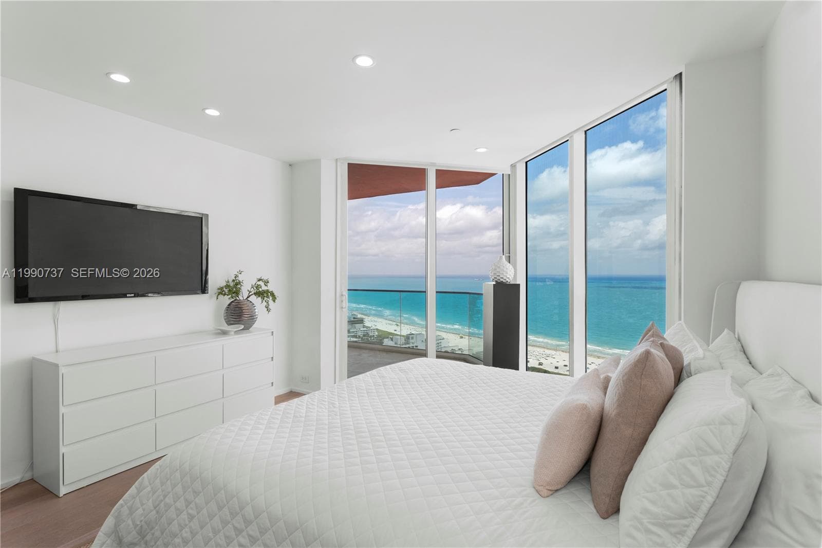 A11990737 — Miami Beach — 14