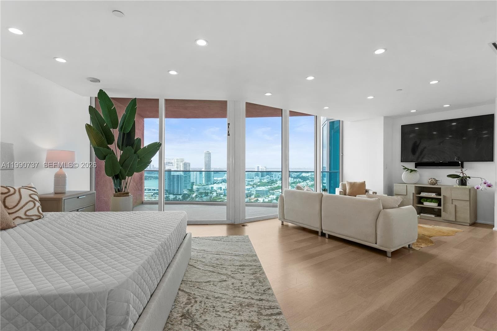 A11990737 — Miami Beach — 15
