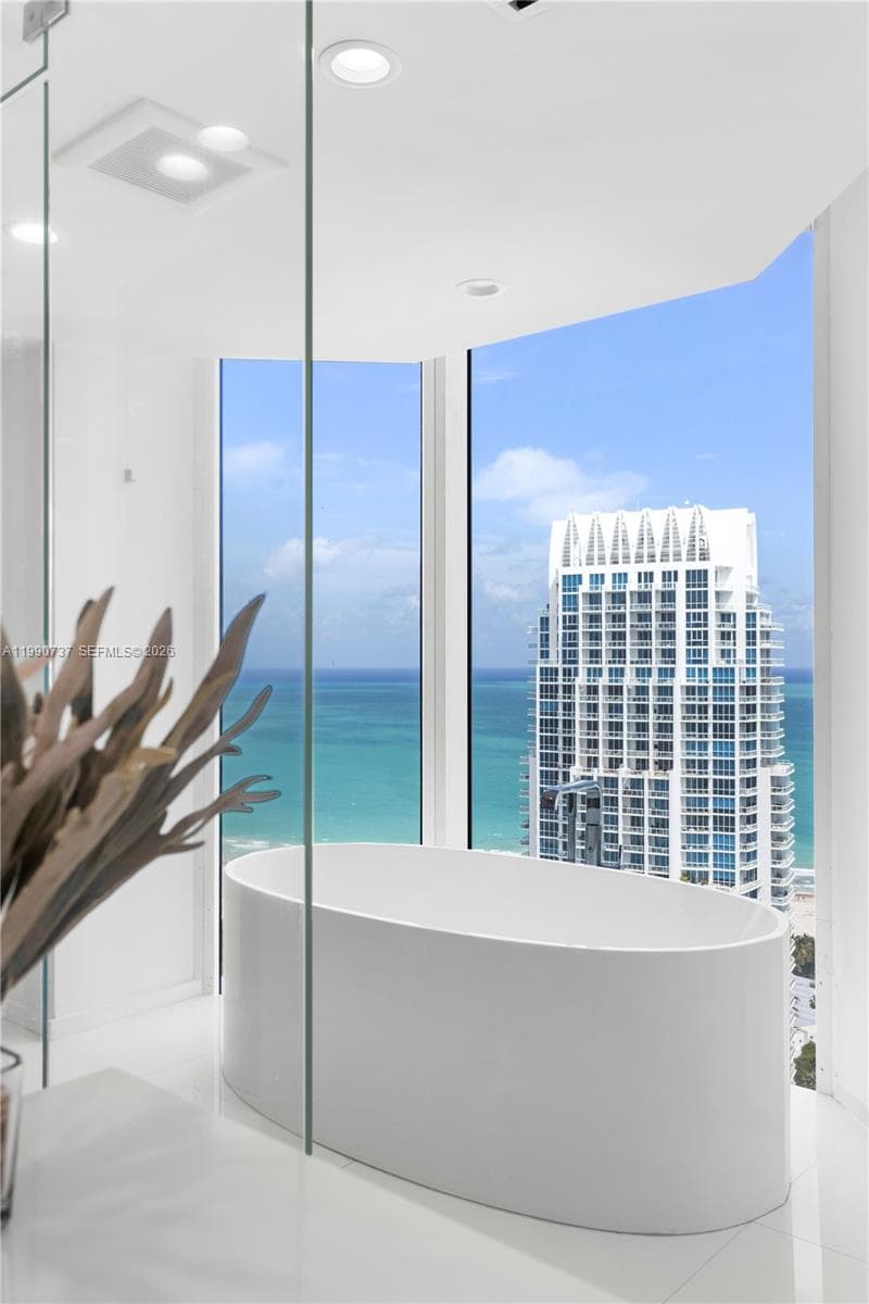 A11990737 — Miami Beach — 11