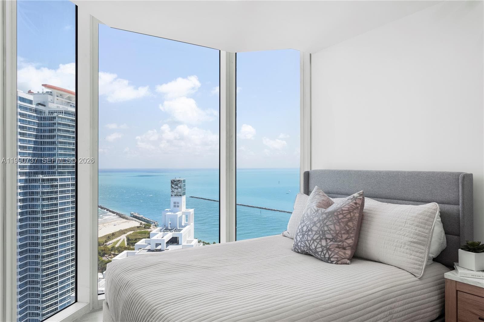 A11990737 — Miami Beach — 19