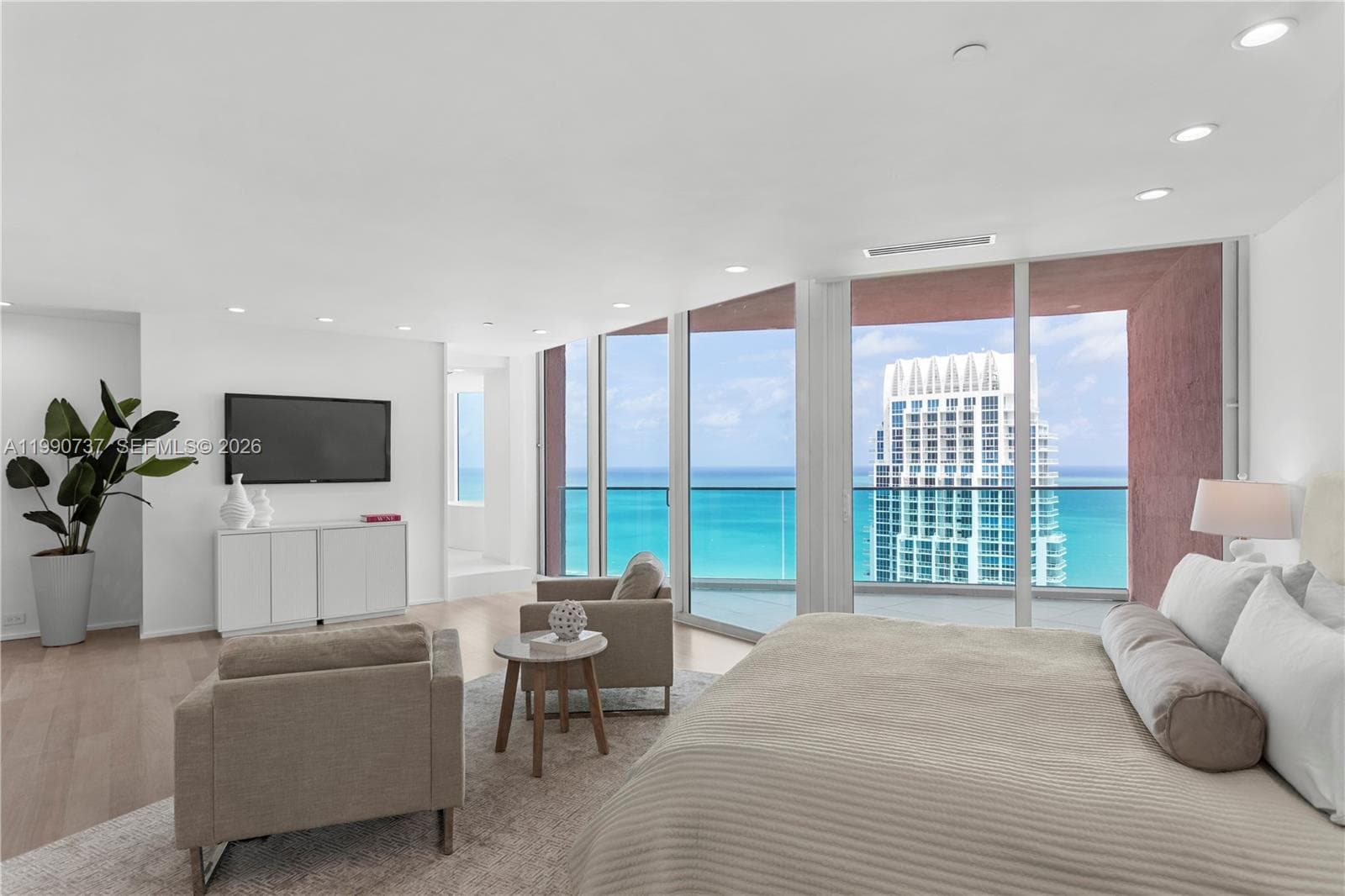 A11990737 — Miami Beach — 8