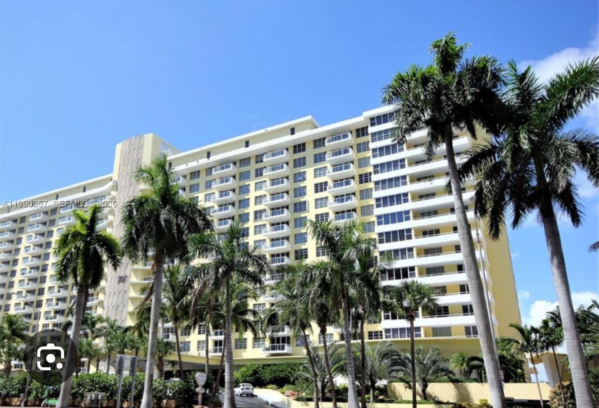 A11990857 — Miami Beach — 32
