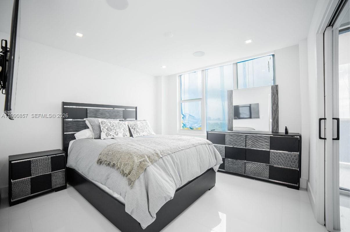 A11990857 — Miami Beach — 28