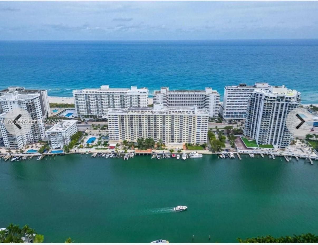 A11990857 — Miami Beach — 30