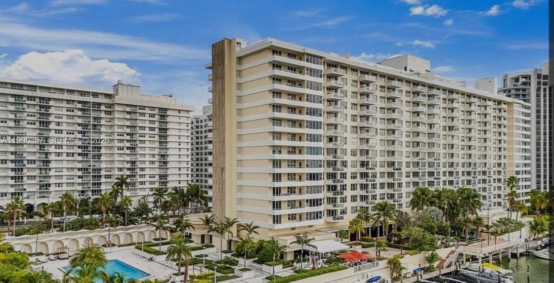 A11990857 — Miami Beach — 33