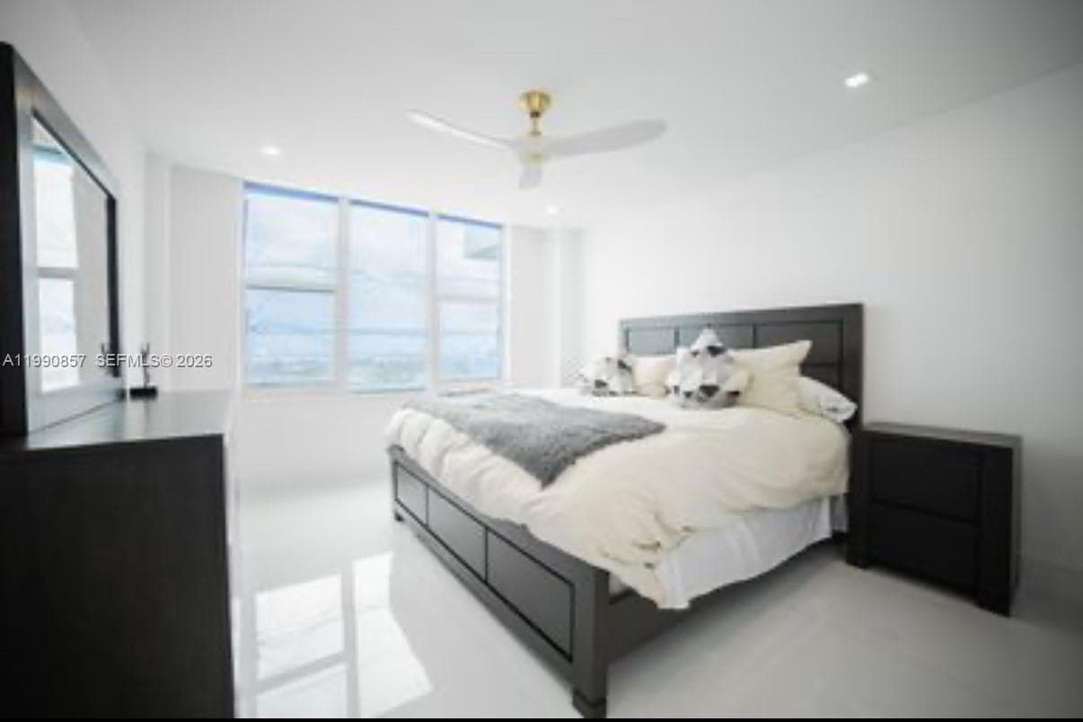A11990857 — Miami Beach — 14