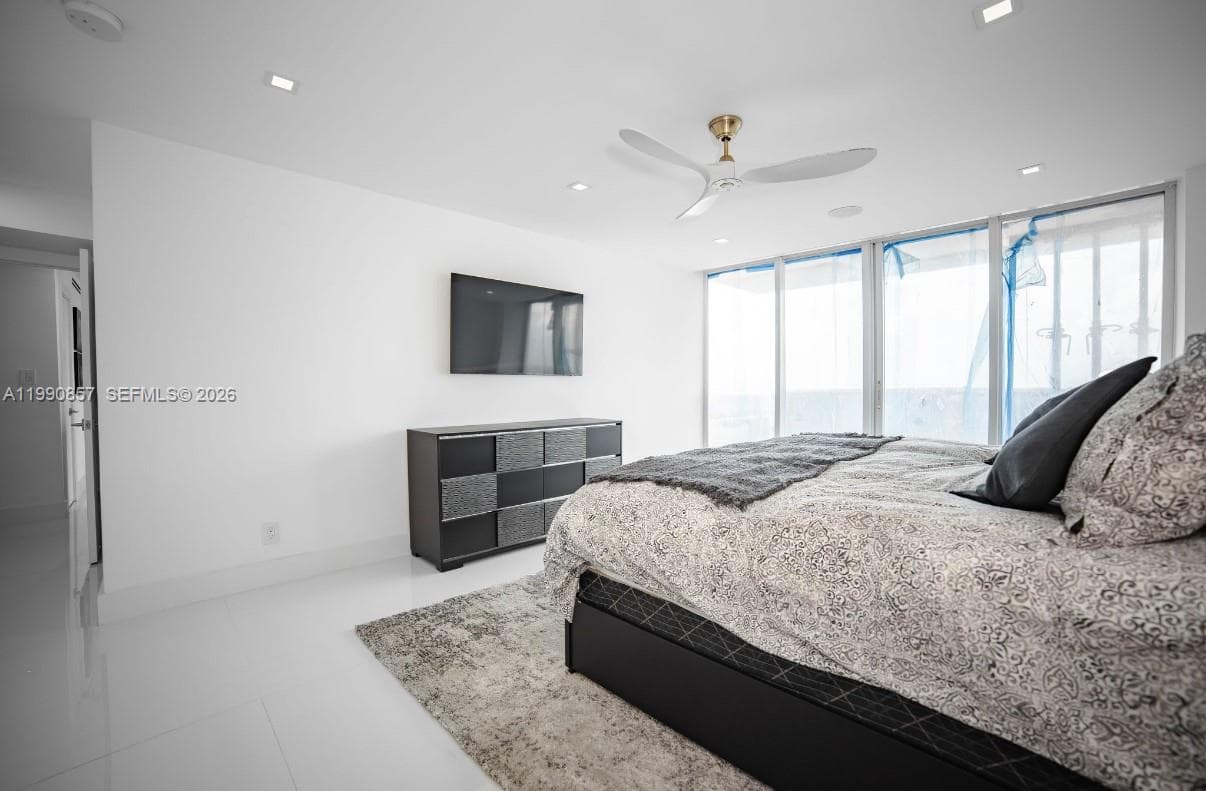 A11990857 — Miami Beach — 15