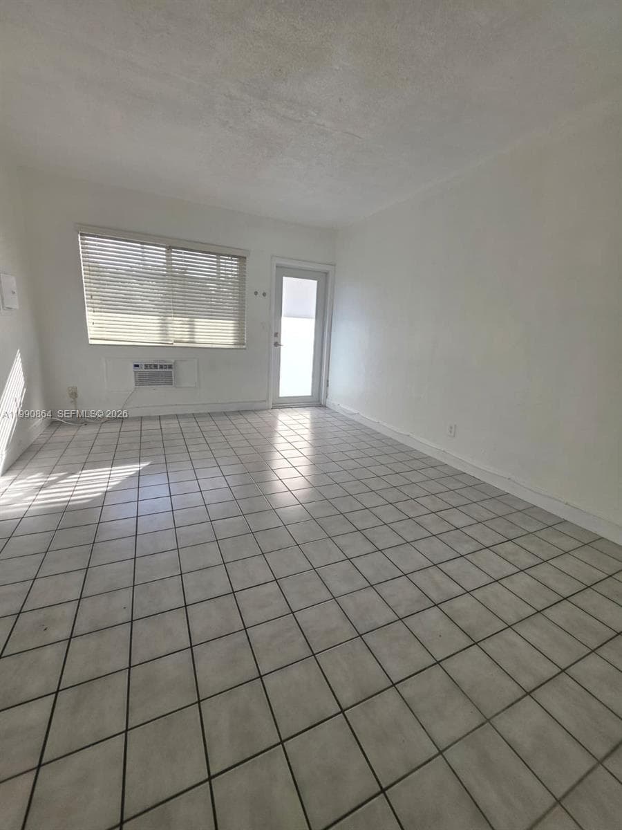 A11990864 — Miami Beach — 4