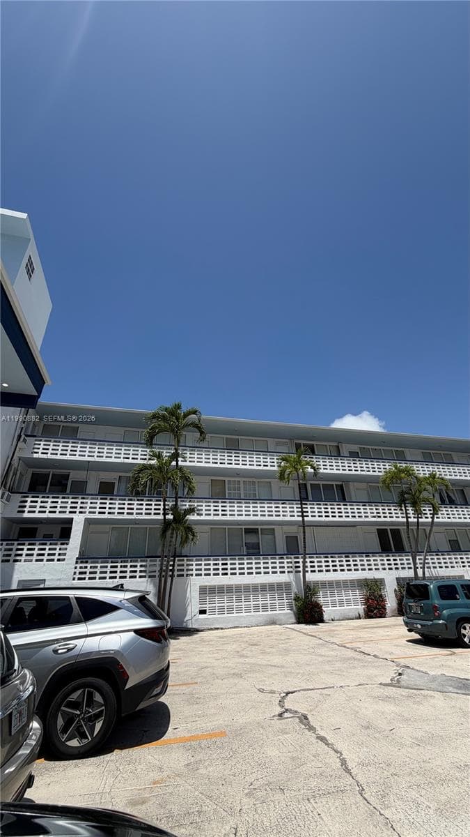 A11990882 — Miami Beach — 2