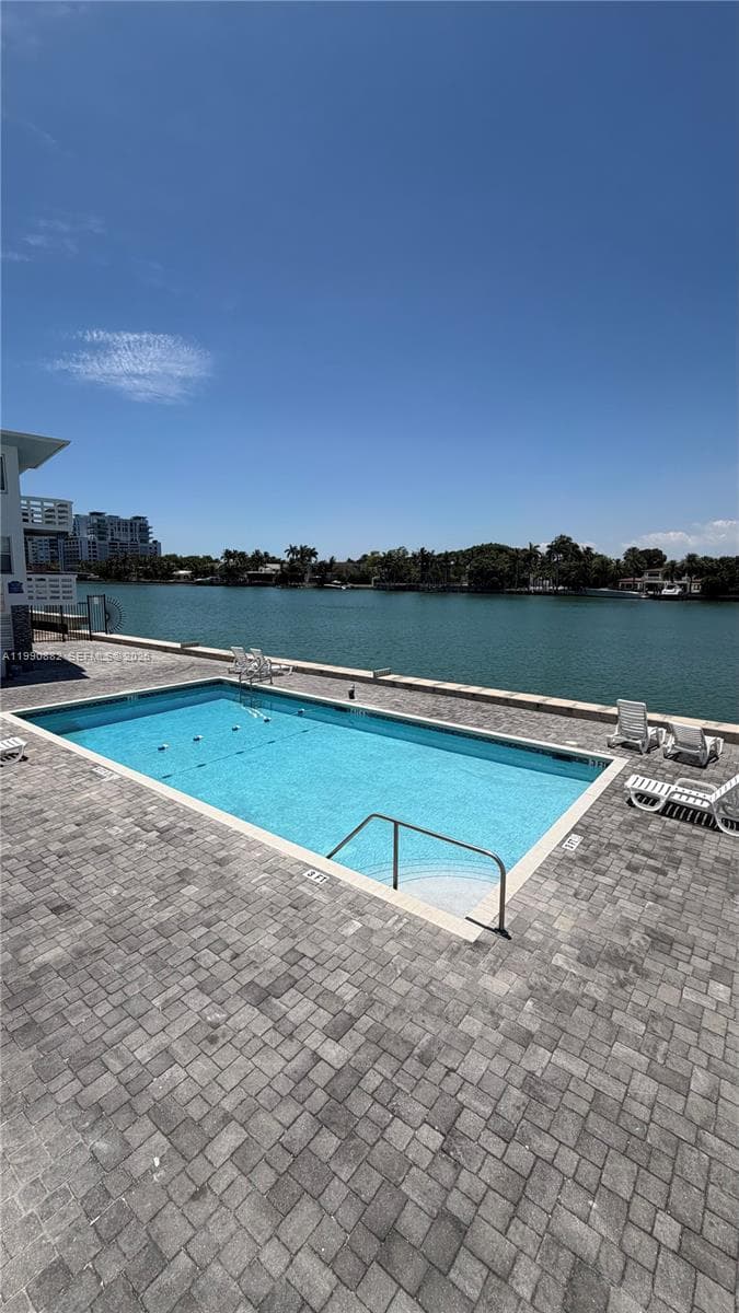 A11990882 — Miami Beach — 14