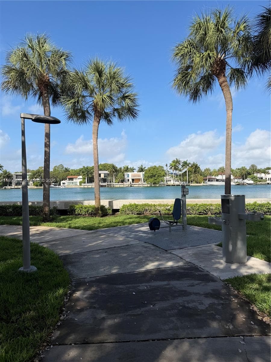 A11990882 — Miami Beach — 18