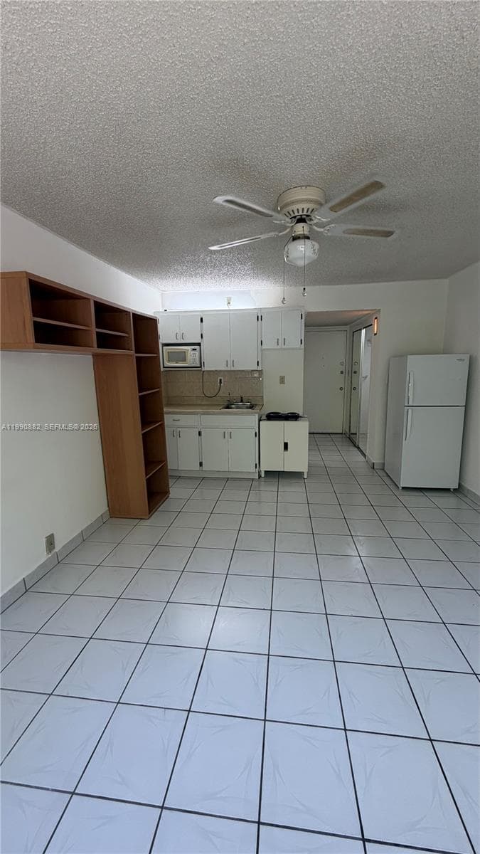 A11990882 — Miami Beach — 11