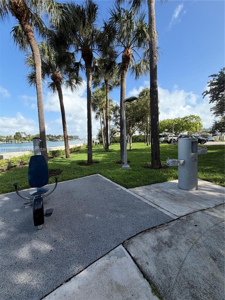 A11990882 — Miami Beach — 19