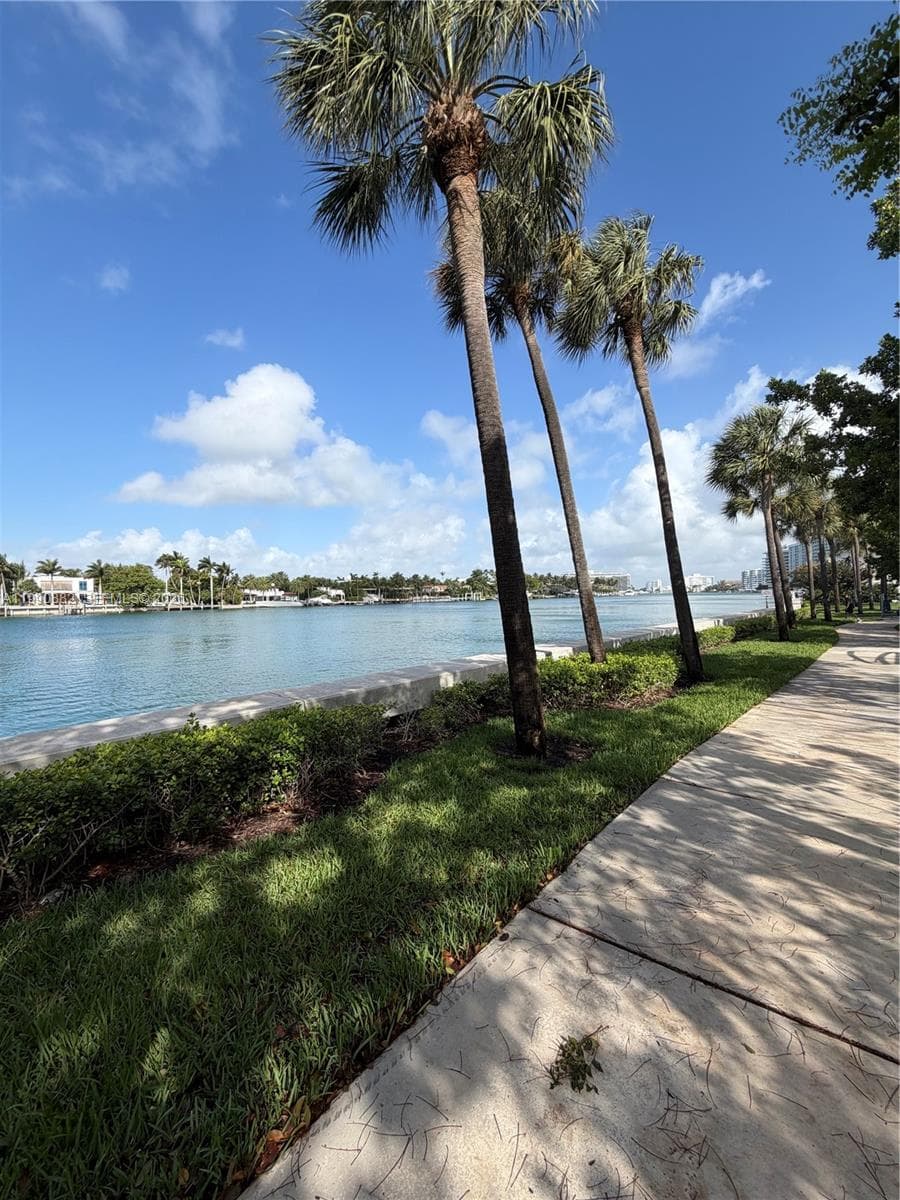 A11990882 — Miami Beach — 25