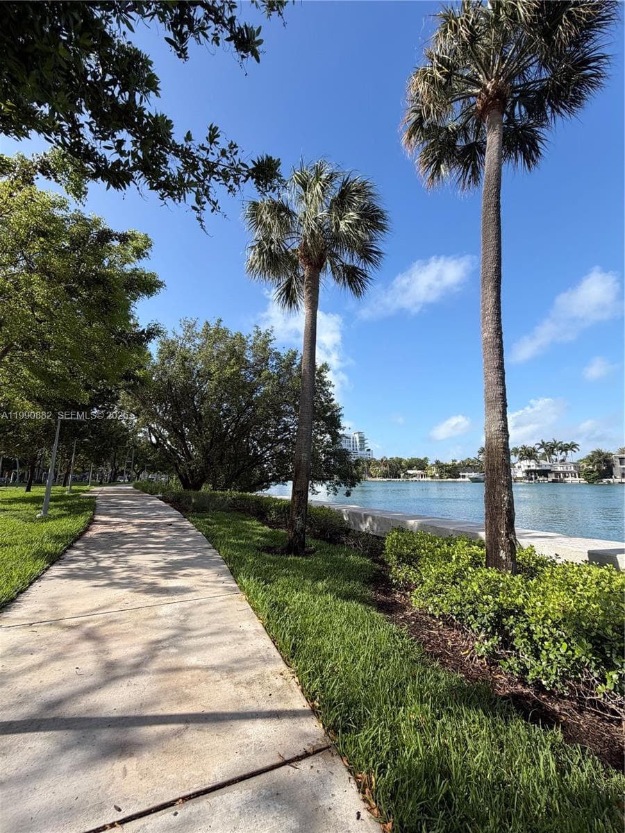 A11990882 — Miami Beach — 21