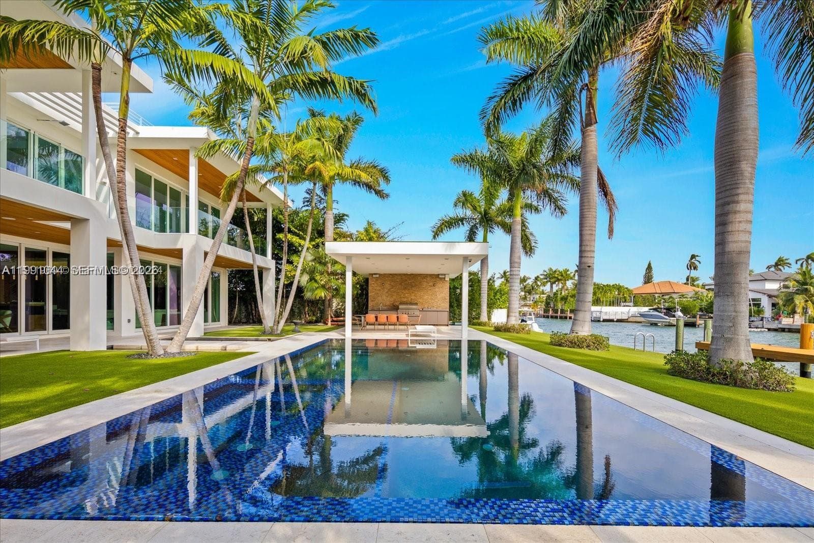 A11991044 — Miami Beach
