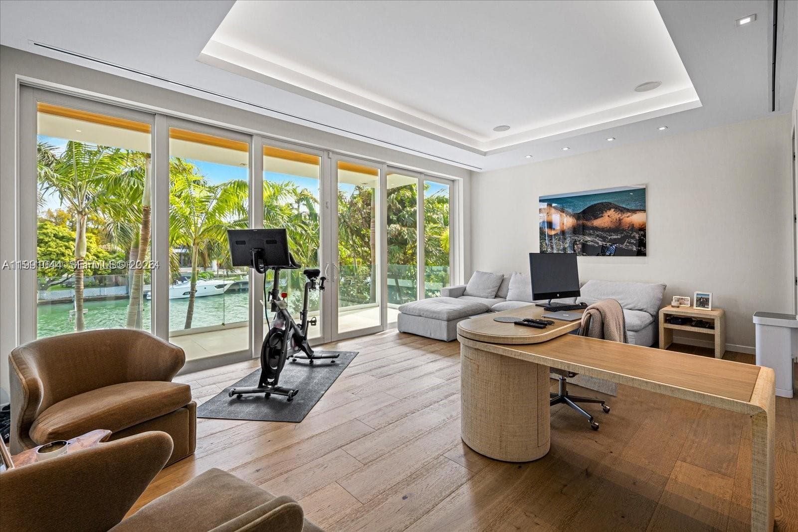 A11991044 — Miami Beach — 15