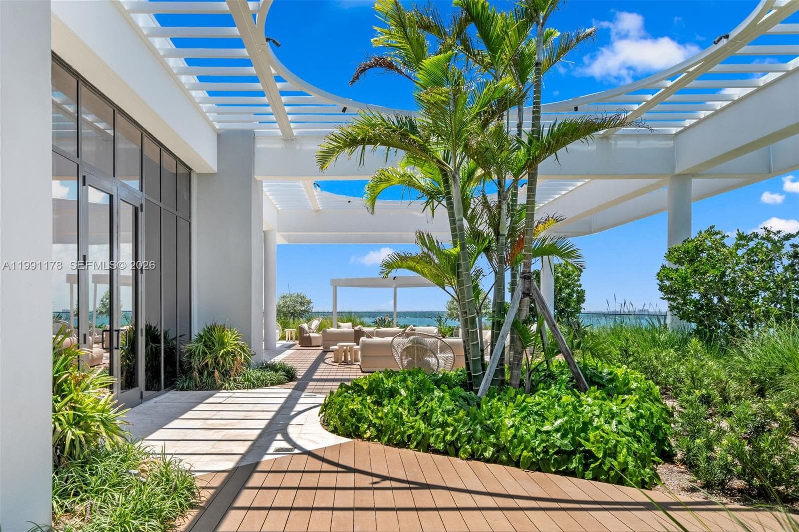 A11991178 — Miami Beach — 56
