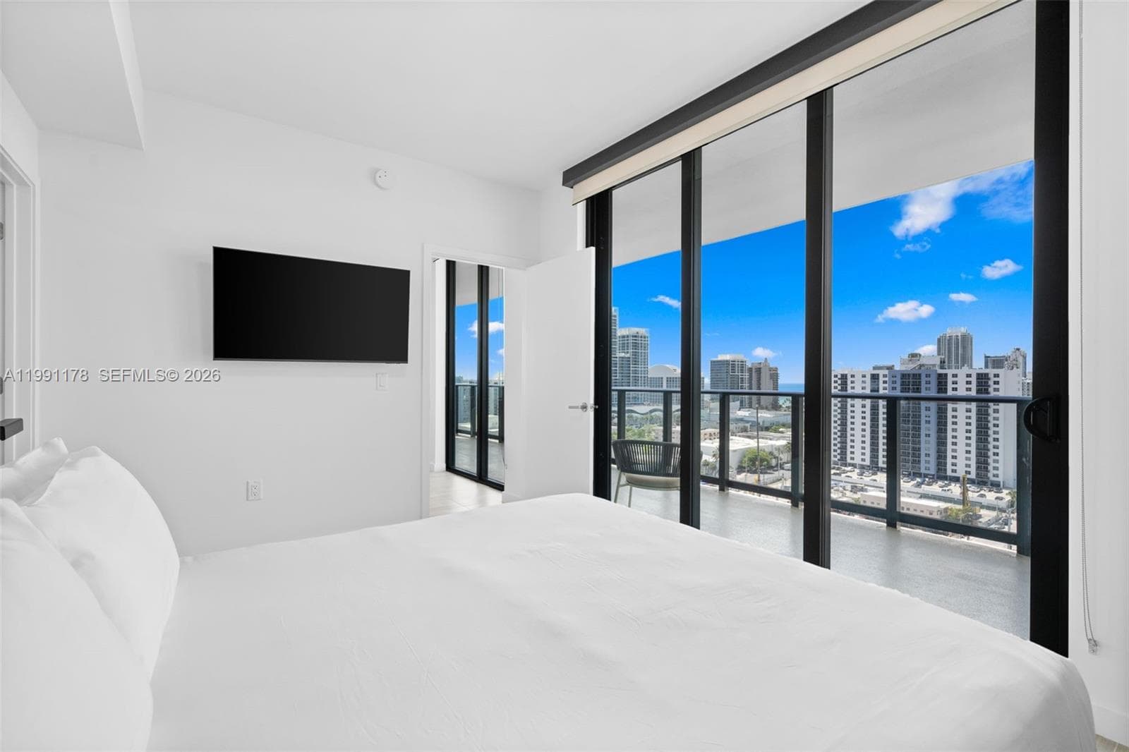 A11991178 — Miami Beach — 20