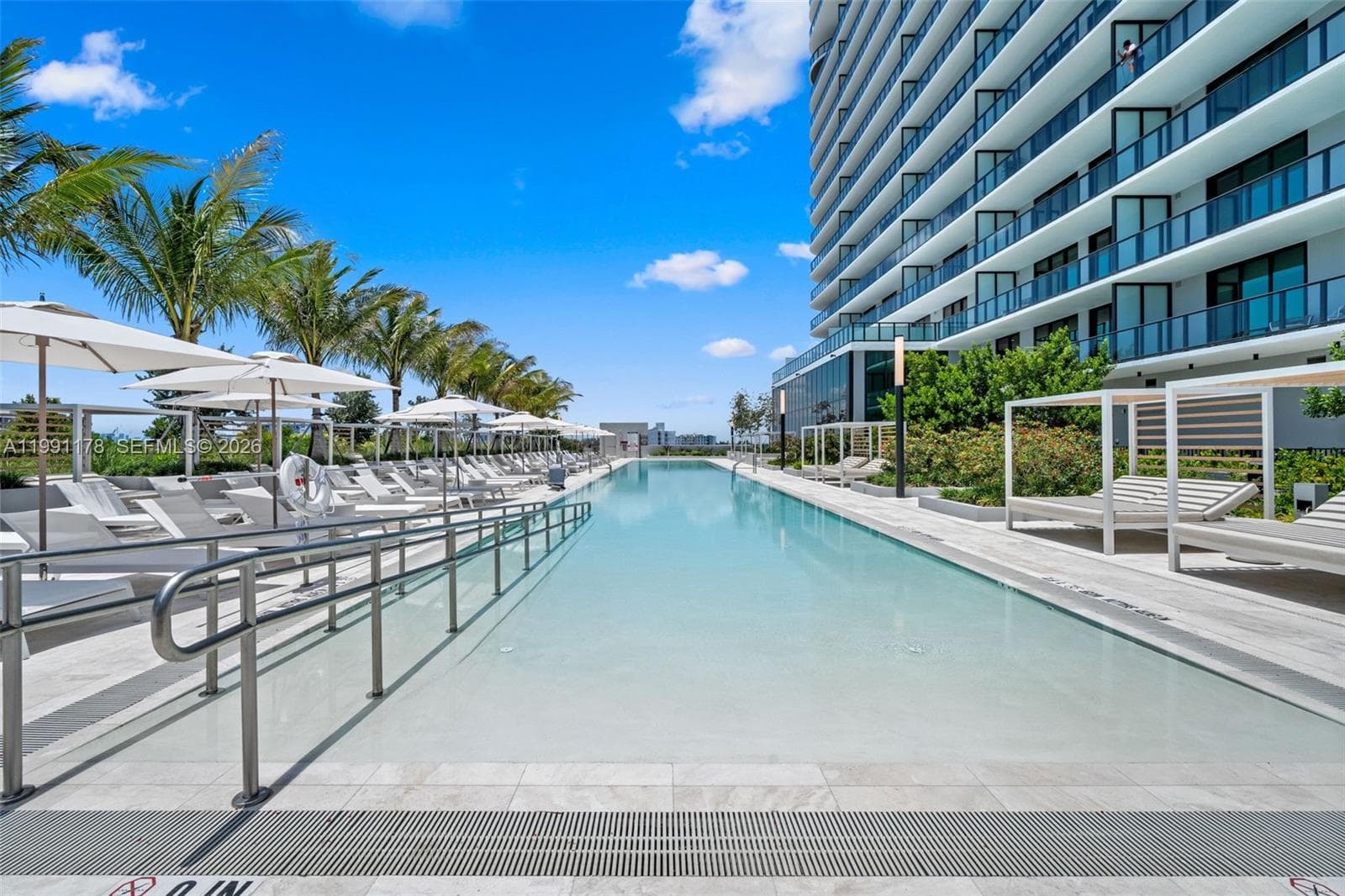A11991178 — Miami Beach — 30