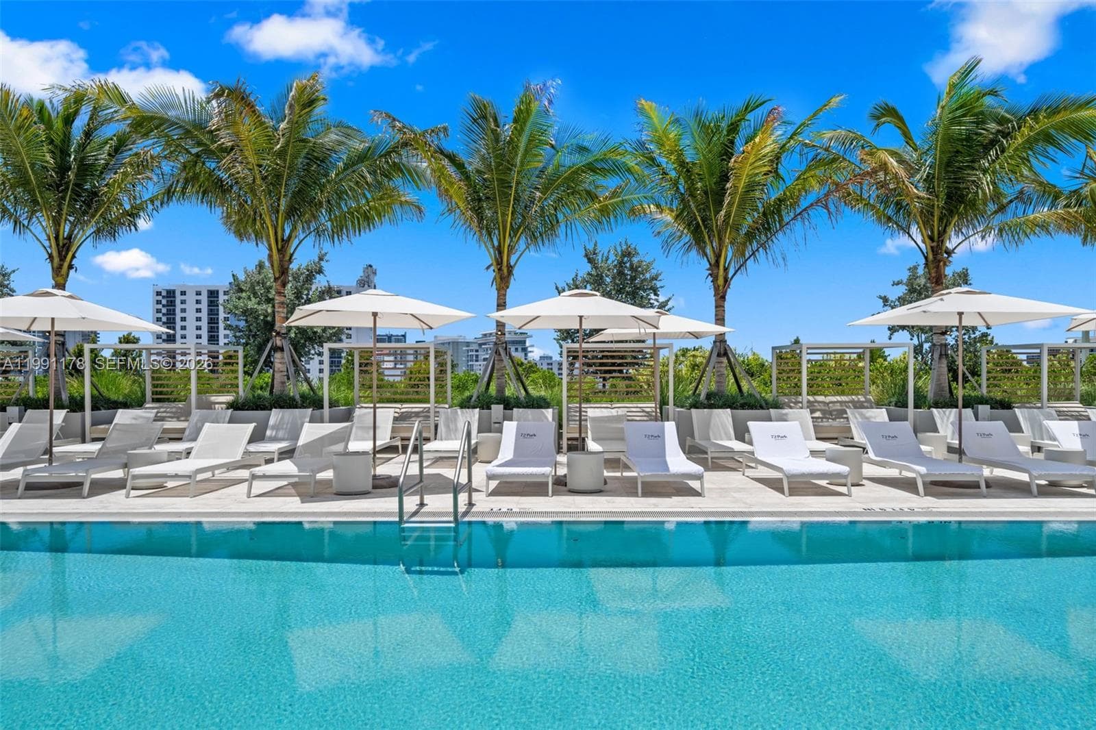 A11991178 — Miami Beach — 33