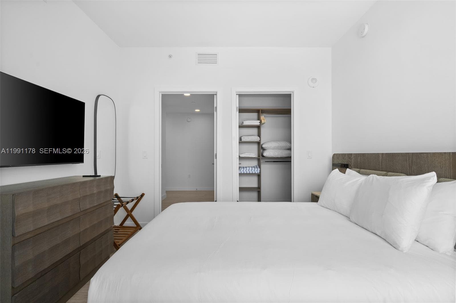 A11991178 — Miami Beach — 11