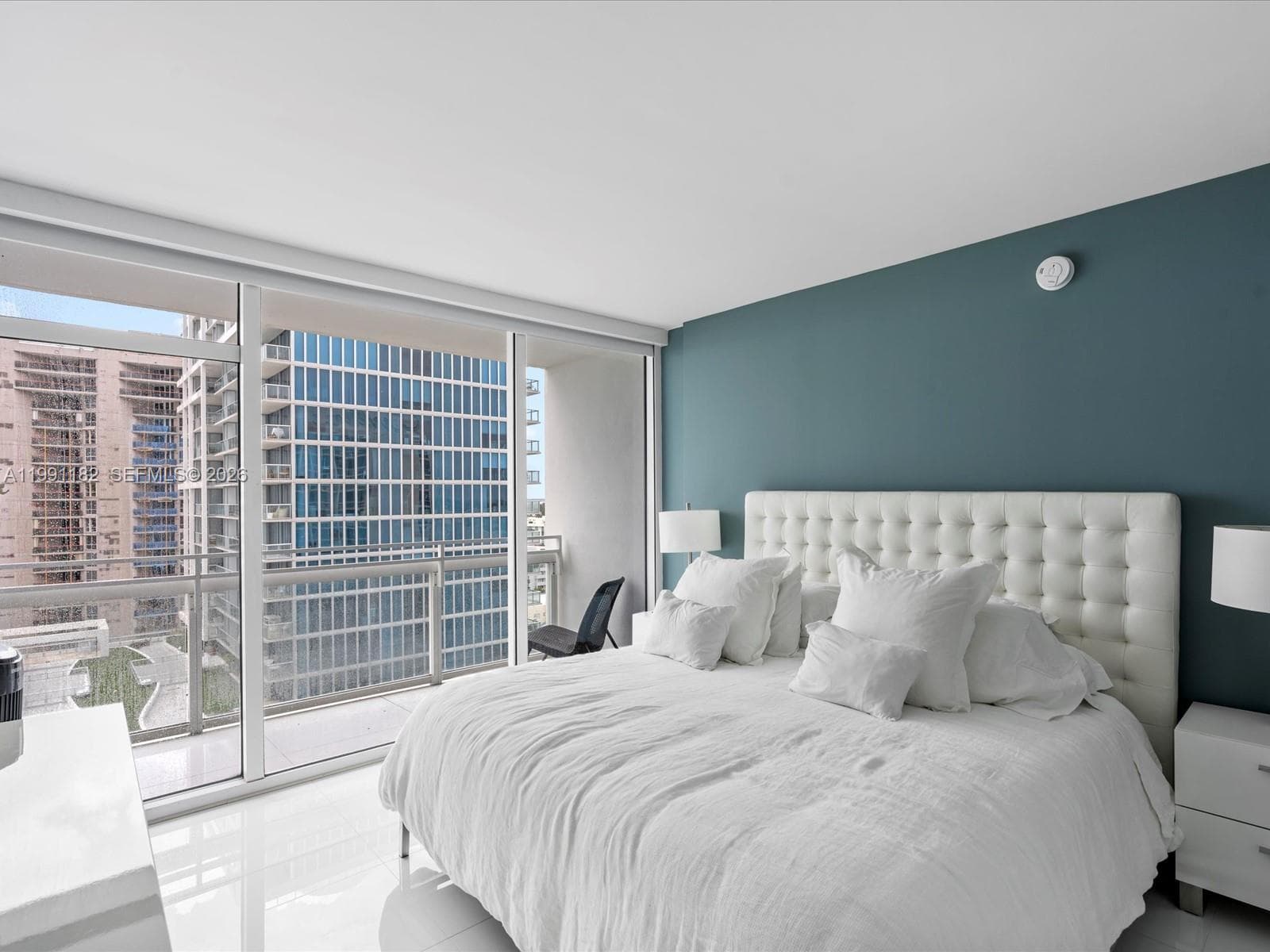 A11991182 — Miami Beach — 18