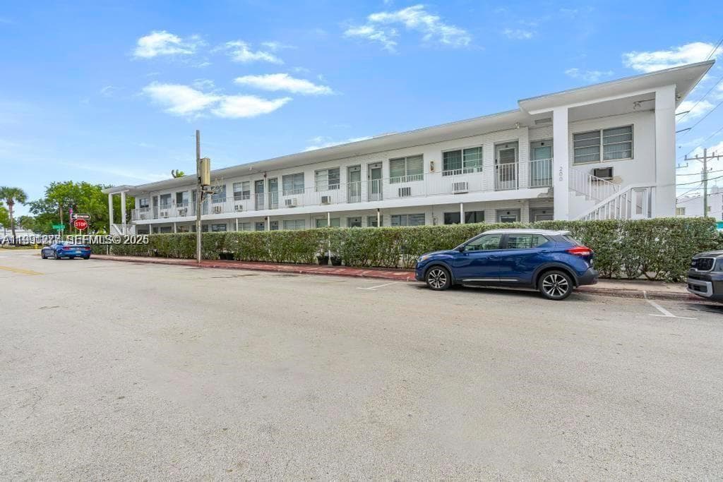 A11991277 — Miami Beach — 2