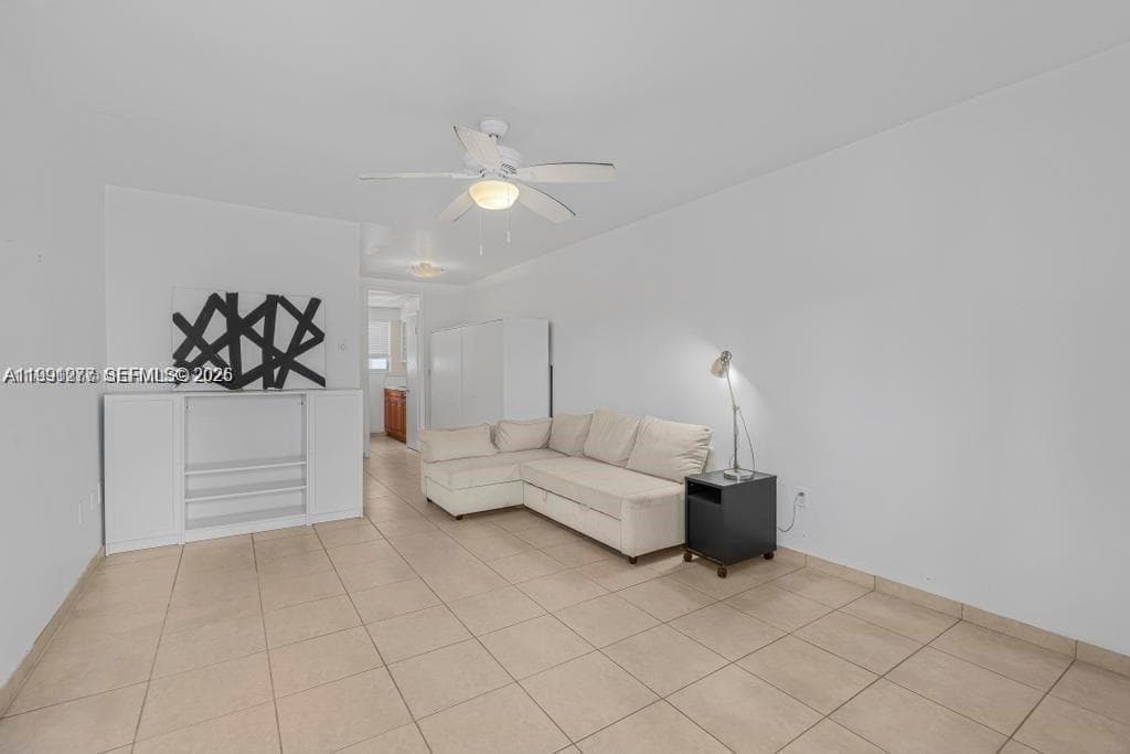 A11991277 — Miami Beach — 4