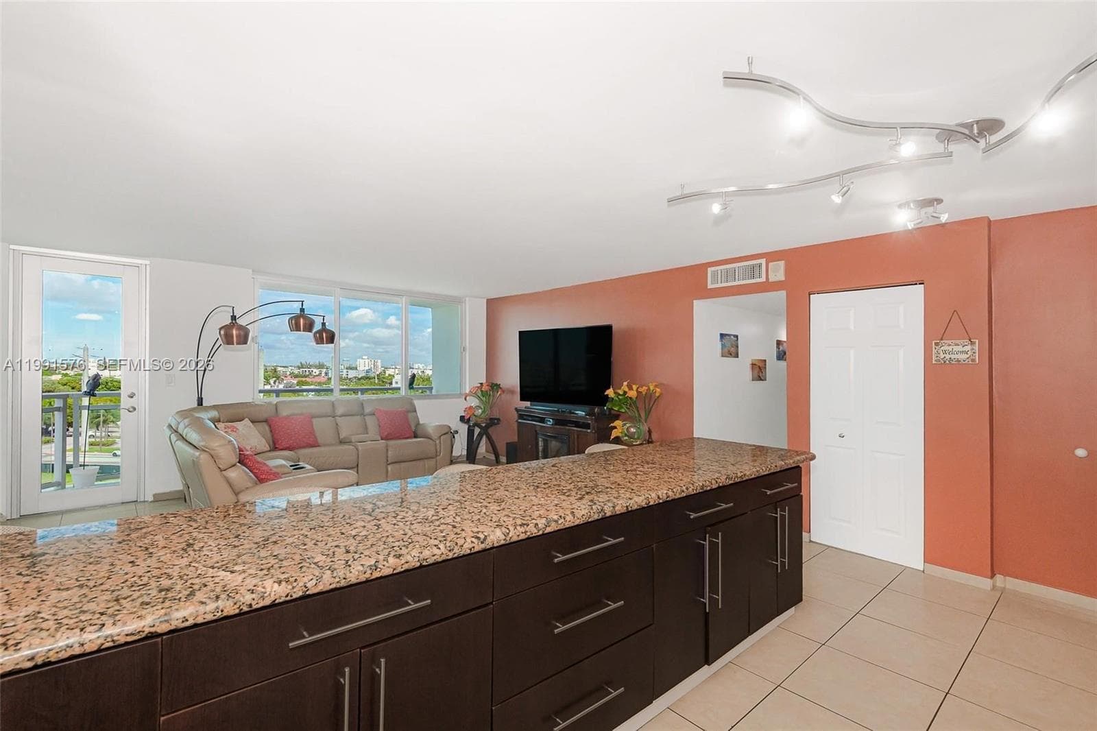 A11991576 — Miami Beach — 6
