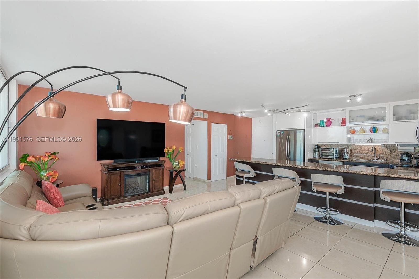 A11991576 — Miami Beach — 12