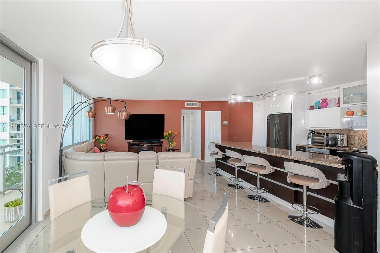 A11991576 — Miami Beach — 7