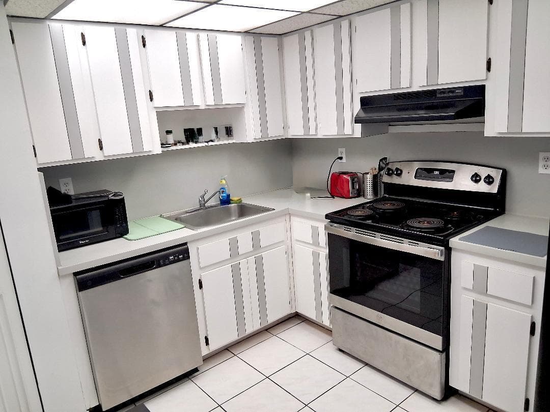 B26008671 — Miami Beach — 13