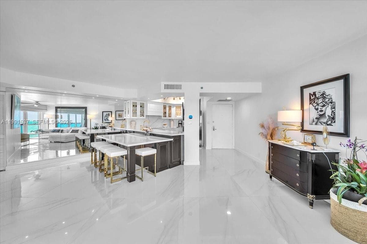 A11991637 — Miami Beach — 9