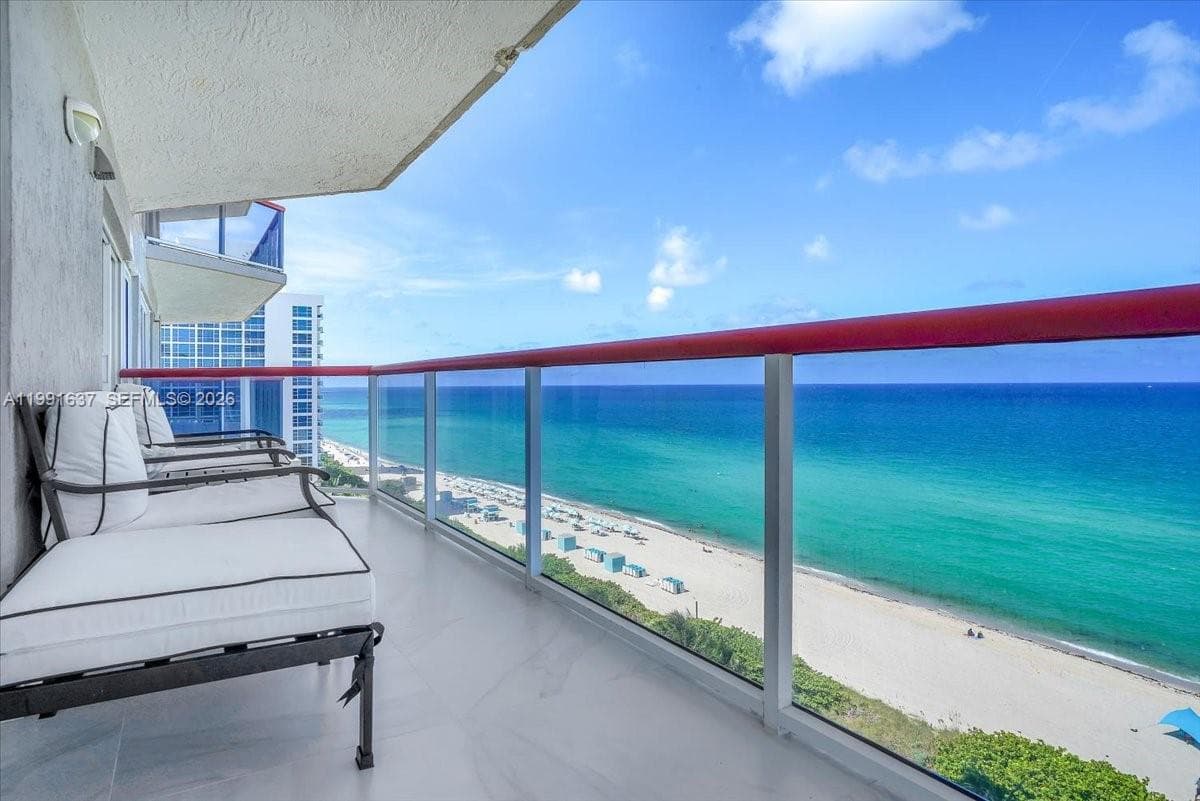 A11991637 — Miami Beach — 30