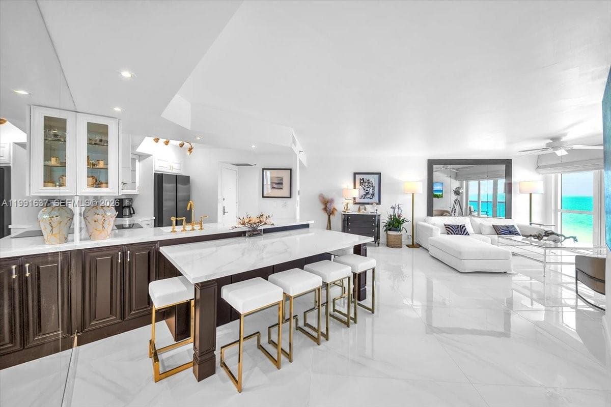 A11991637 — Miami Beach — 10