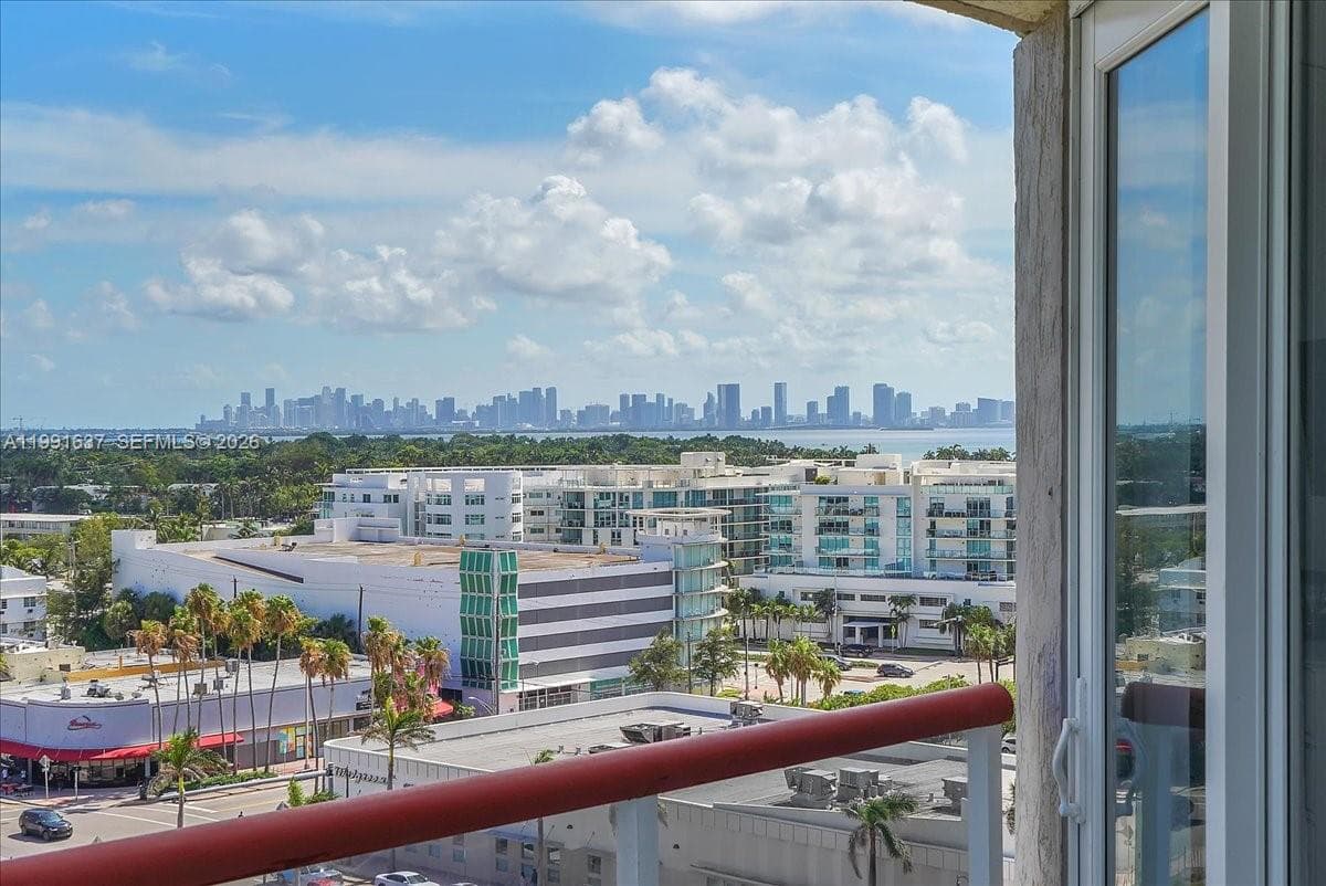 A11991637 — Miami Beach — 33