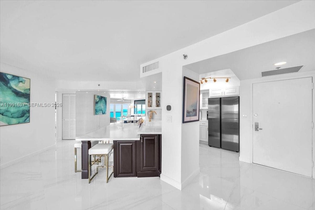 A11991637 — Miami Beach — 14