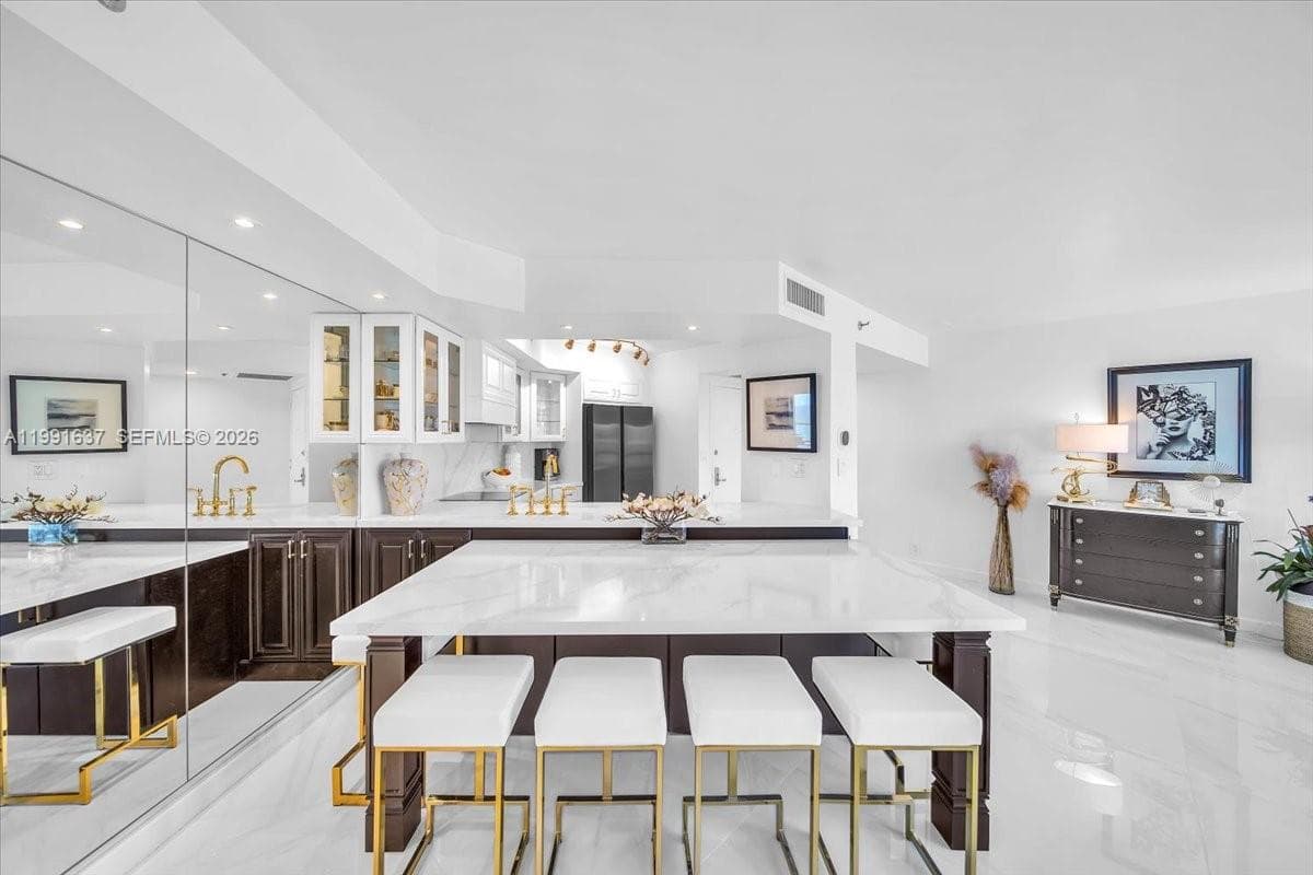 A11991637 — Miami Beach — 11