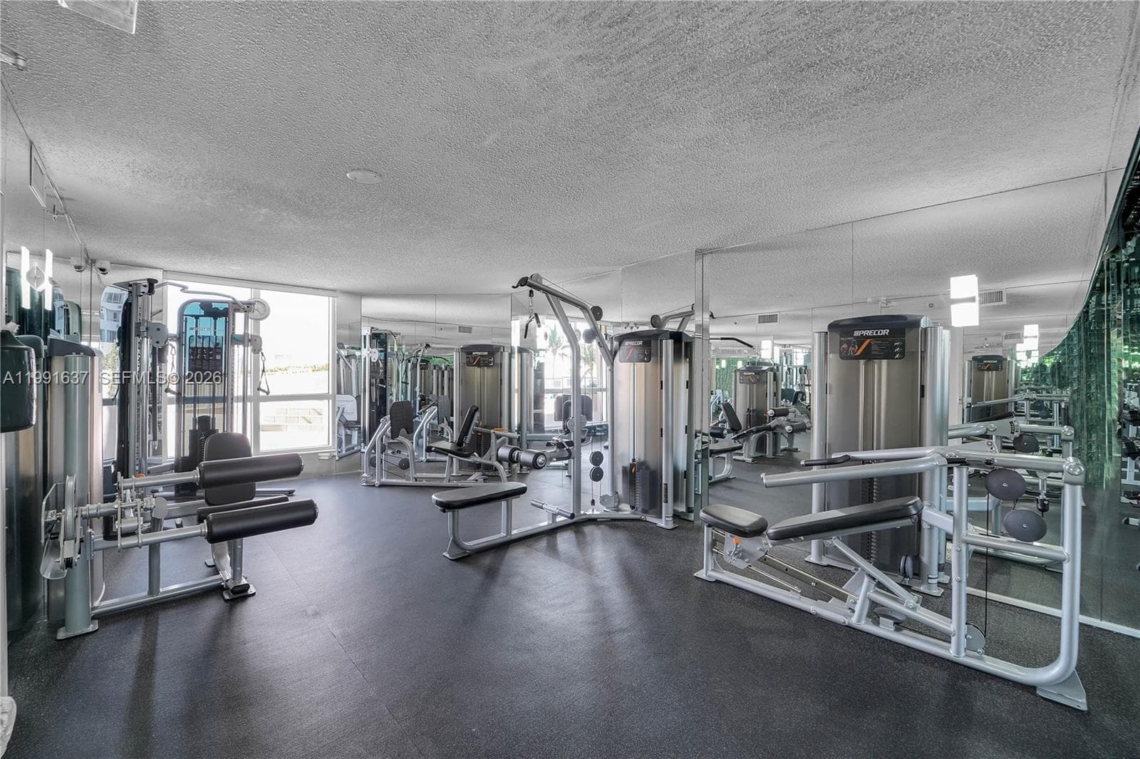 A11991637 — Miami Beach — 40