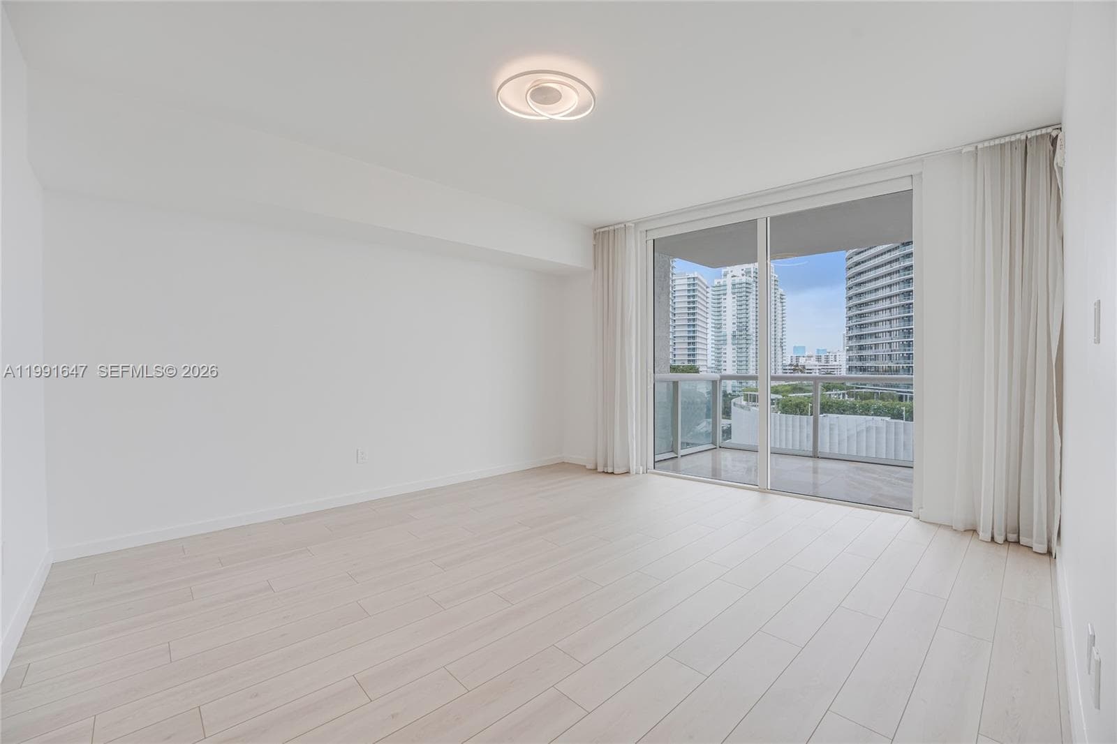 A11991647 — Miami Beach — 26