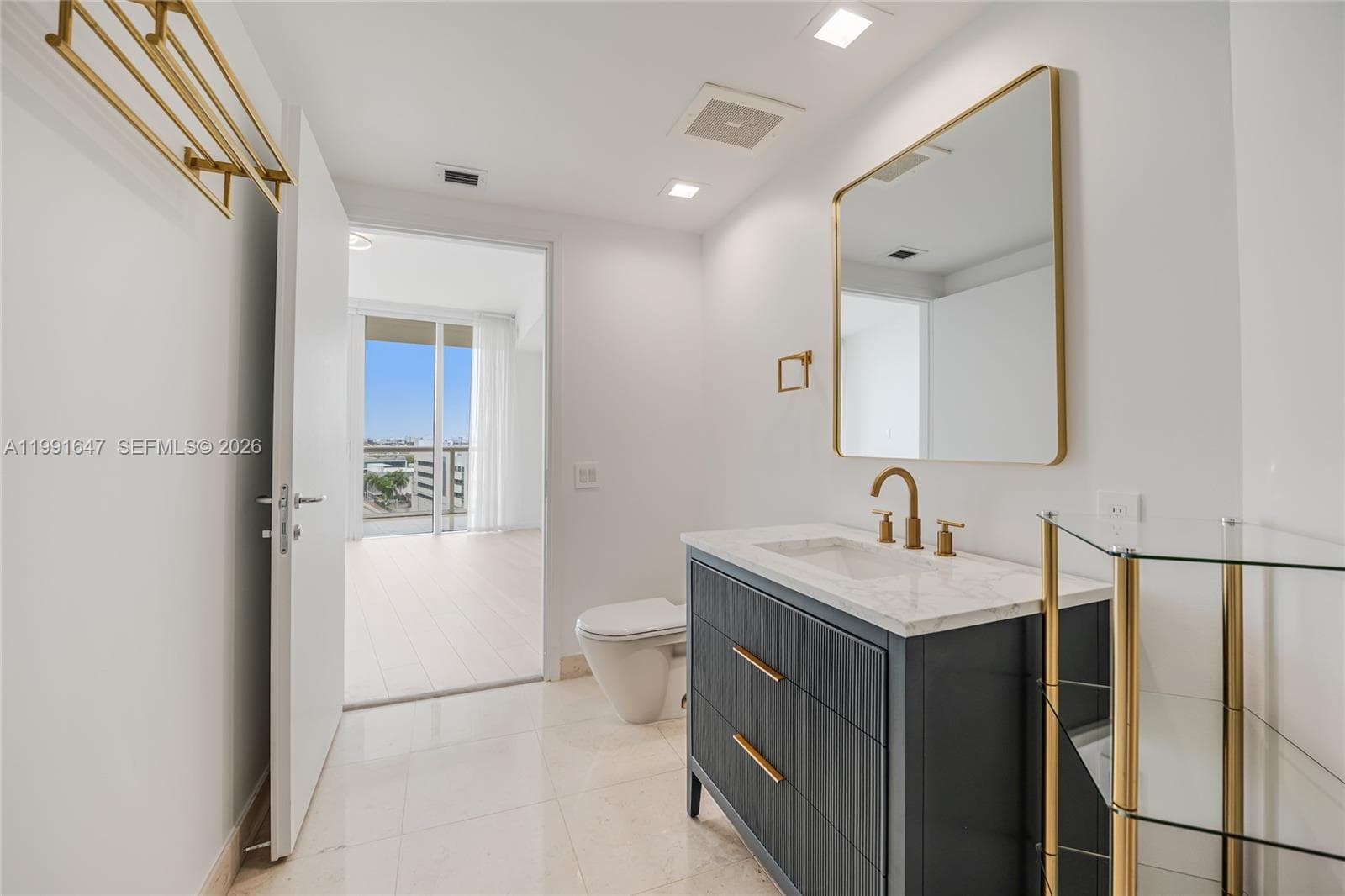 A11991647 — Miami Beach — 34