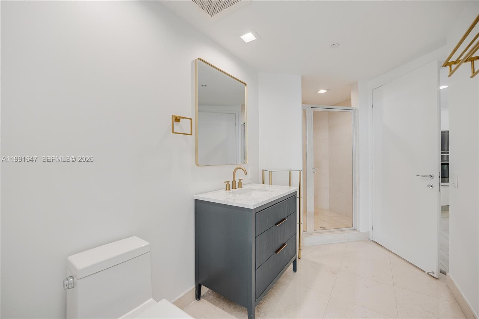 A11991647 — Miami Beach — 33