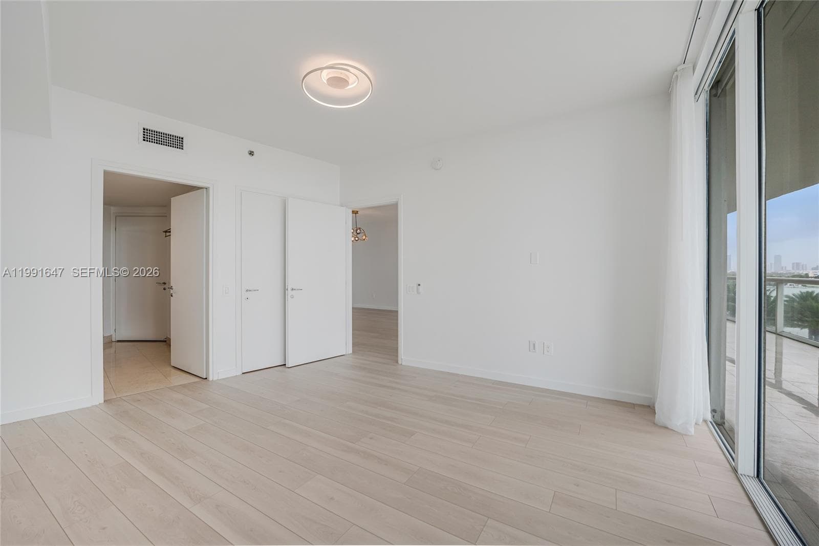 A11991647 — Miami Beach — 31