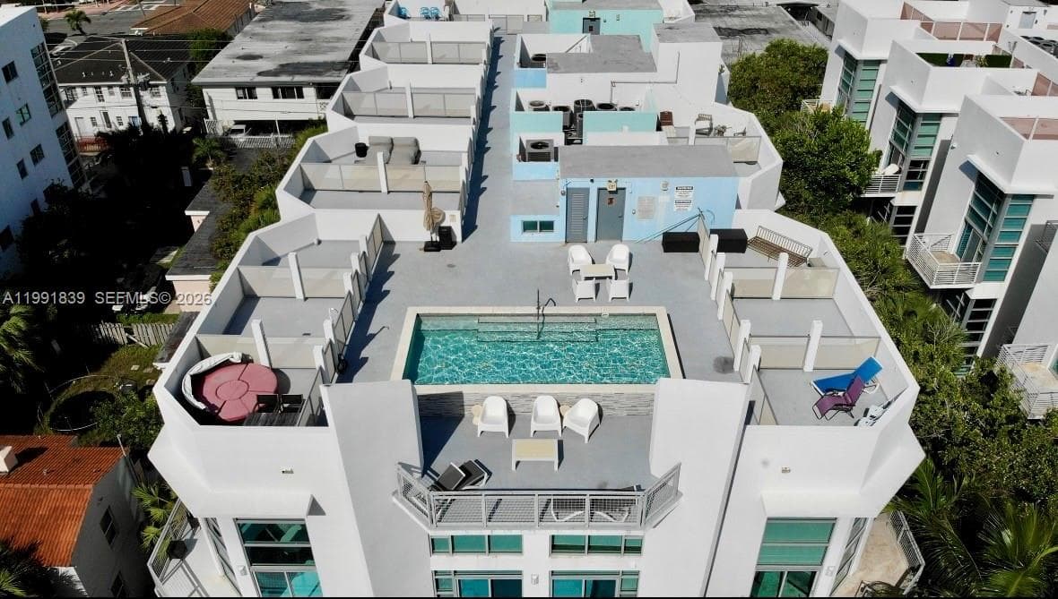 A11991839 — Miami Beach — 26