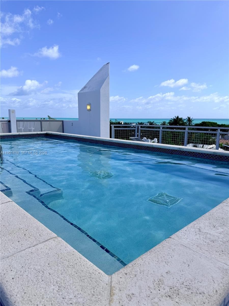 A11991839 — Miami Beach — 22