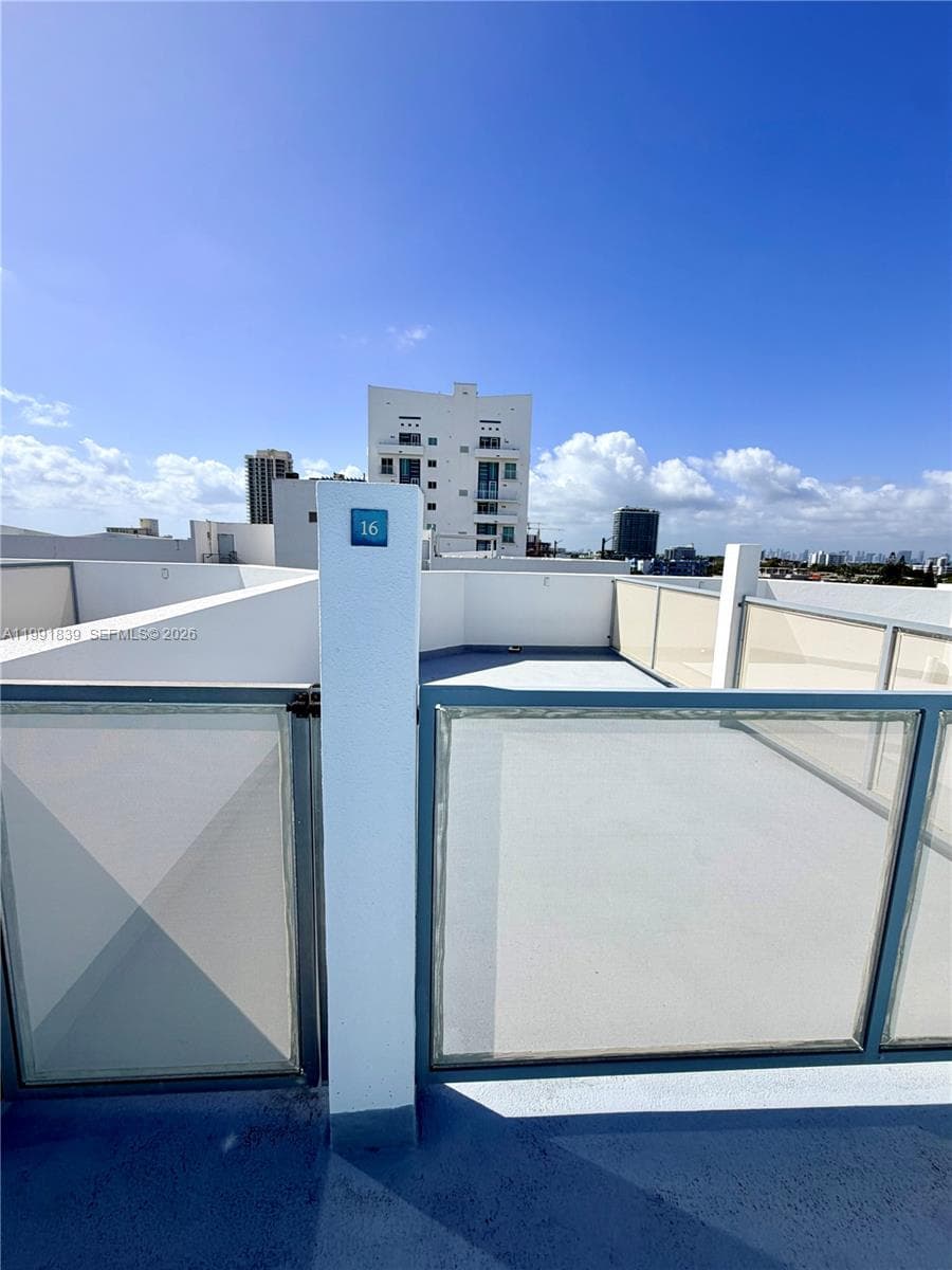A11991839 — Miami Beach — 24