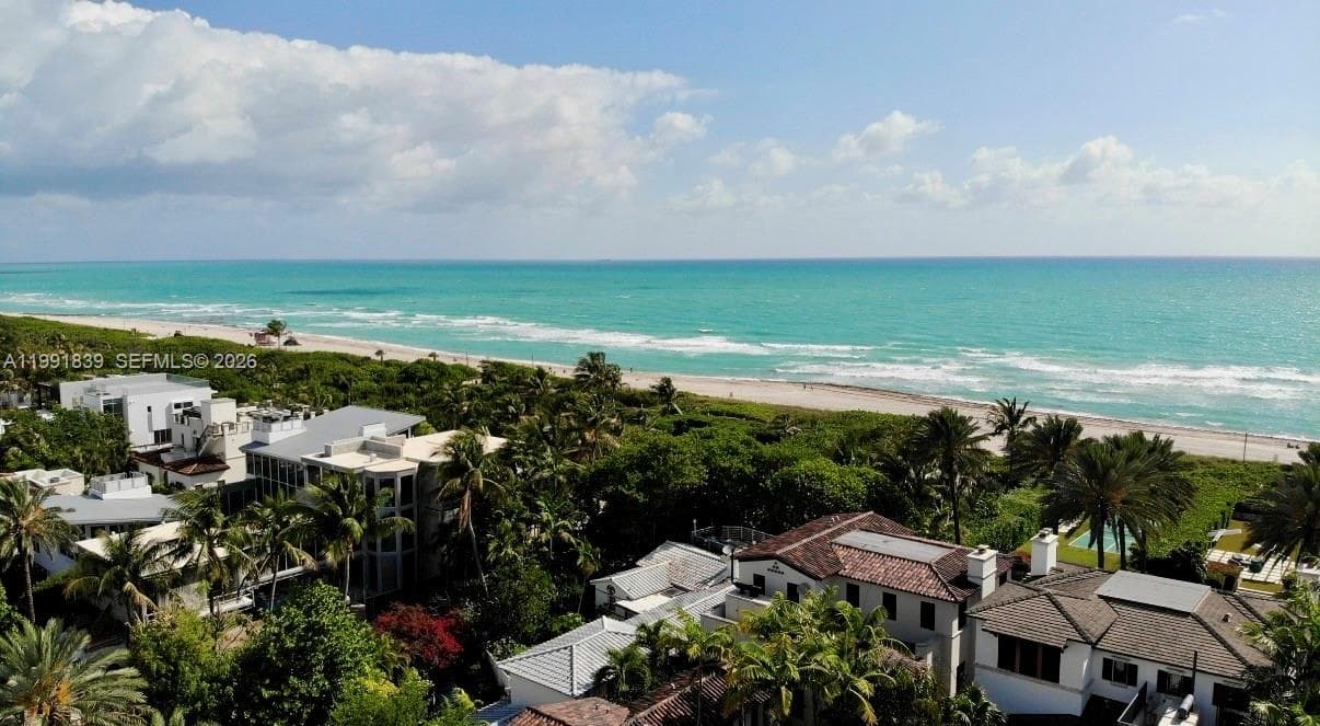 A11991839 — Miami Beach — 30