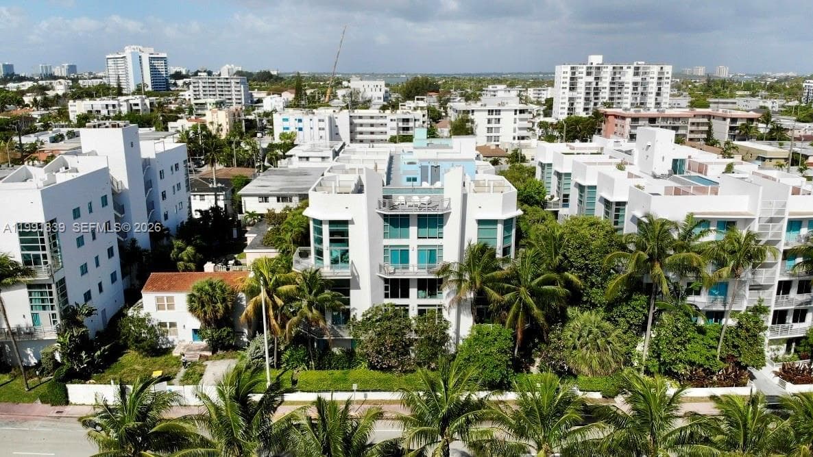A11991839 — Miami Beach — 39