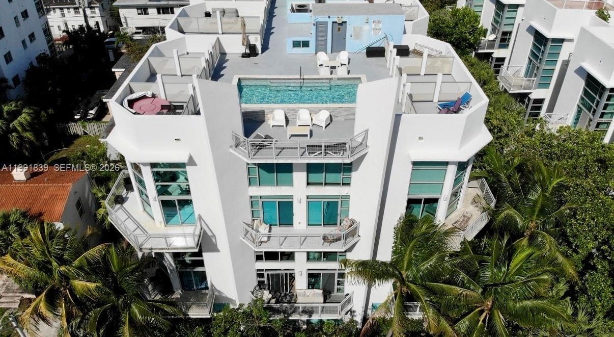 A11991839 — Miami Beach — 25